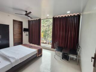 Hotel golden arch - Bangalore - 8