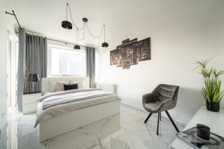 Plaza Tower III Varona Apartment - Kielce - 4