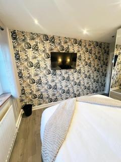 Lewisham - Southeast London - Stunning 5 Bedroom House - Sleeps up to 10 guests - Business - Contractors - Families - Leisure - - 3