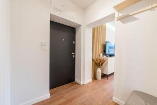 Grunwald Raszyńska Apartment by BookingHost - 4