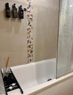 Chinatown Suite with FreePark and Netflix - Birmingham - 6