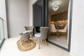 Modern 1BR in Creek Vistas Grande, Burj Khalifa View - 2