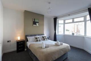Brand New 5 Bed Home, Wolverhampton - Wolverhampton - 3