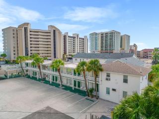 Studio with 2 Double Beds - Myrtle Beach - 6