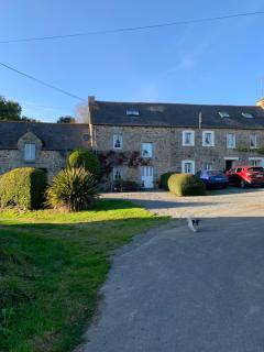 Two Cottages in Beautiful Brittany 5 Bedrooms Sleeps 10 Pets Welcome Heated Swimming Pool Free Wifi - - 5