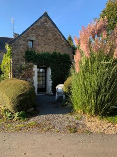 Two Cottages in Beautiful Brittany 5 Bedrooms Sleeps 10 Pets Welcome Heated Swimming Pool Free Wifi - - 3