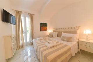 Queen Suite - Luxury Rooms - 7