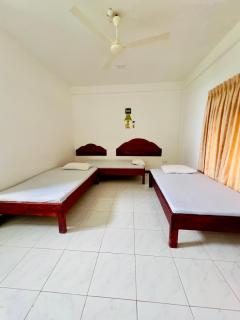 Seafood king hostel - Nilaveli - 7