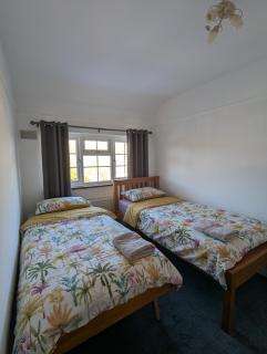 Cosy 2 bedroom home - Tadworth - 3