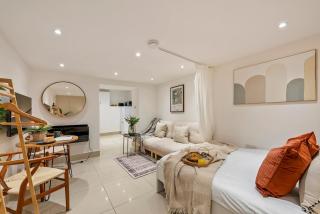 Chic Retreat in Little Venice - London - 4