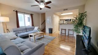 NEW Top corner 2-story one bedroom condo Venetian Vacation La Jolla luxury furnished central near beach and UTC mall - San Diego - 9