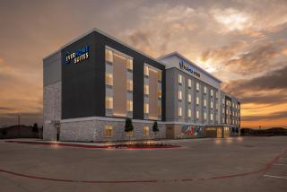 Everhome Suites Bastrop - Bastrop - 0