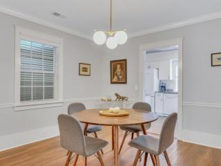 Charming Cottage Near Forsyth Park Heated Pool Access Walk to Restaurants Historic Sites More 1390 - 7