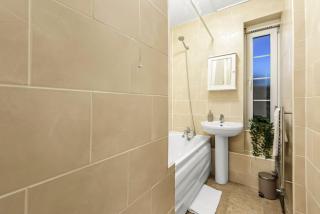 Cosy Cityscape Two Bed Apartment - Londra - 3