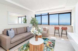 Studio w King Bed Sea Views Promenade - Cape Town - 9