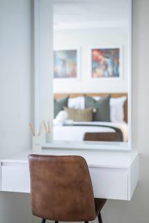 Studio w King Bed Sea Views Promenade - Cape Town - 1