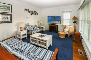Sea Charm - Downtown, Screened porch! - 6
