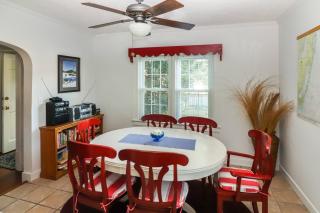 Sea Charm - Downtown, Screened porch! - Chincoteague - 3