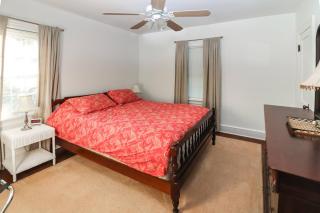 Sea Charm - Downtown, Screened porch! - 2