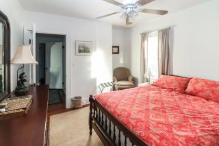 Sea Charm - Downtown, Screened porch! - Chincoteague - 1