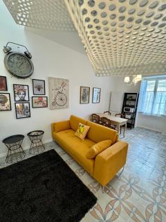 Stylish Boutique Duplex Apartment Home - Orange - 2 Double Bedrooms - Hamrun - 9