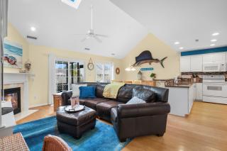 Sea La Vie - Duplex, Shared pool! - Chincoteague - 4