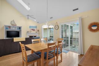 Sea La Vie - Duplex, Shared pool! - Chincoteague - 2