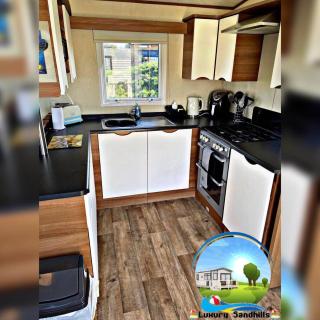 Luxury Sandhills Caravan Rental - Winthorpe - 6