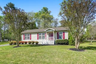Seahorse Cove - Screened porch, Shared pools! - Greenbackville - 8