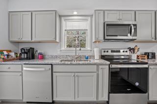 Seahorse Cove - Screened porch, Shared pools! - Greenbackville - 7