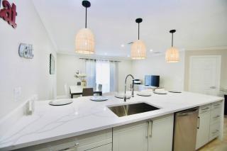 Mins to Atlantic Ave, bars, restaurants & beach! - 1