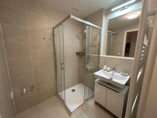 Czech TESLA apartment by Rentez - Prague - 7