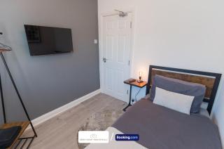 Award-Winning Four Bedrooms House, Parking, WiFi By Derby Short Term Rental Short Lets & Serviced Accommodation Derby - 5