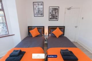 Award-Winning Four Bedrooms House, Parking, WiFi By Derby Short Term Rental Short Lets & Serviced Accommodation Derby - 4