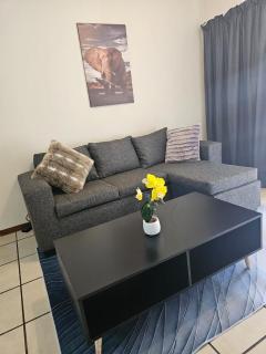 Cozy Apartment In Fourways - 4