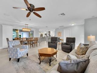 Heated Pool, Gulf Access, Dock, Tiki Hut - The Lucky Pelican - Roelens - Cape Coral - 4