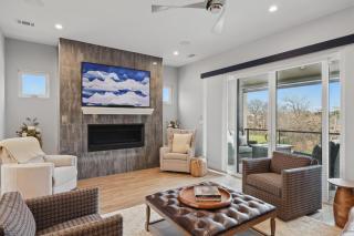 Luxury Living at its Finest 3BD Sleeps 6 - 4