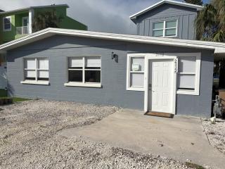 Cheerful 7 Bdrm Home with Private Pool One Block from Beach - Clearwater Beach - 5