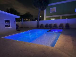 Cheerful 7 Bdrm Home with Private Pool One Block from Beach - Clearwater Beach - 7