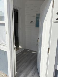 Cheerful 7 Bdrm Home with Private Pool One Block from Beach - Clearwater Beach - 2