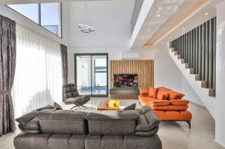 Villa Celebrity - 7