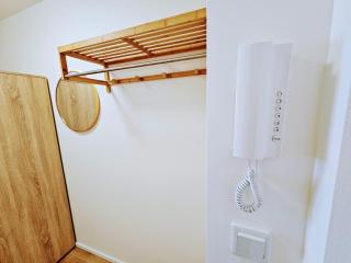 LIVE-INN PRAGUE HOTEL-STYLE 5 APARTMENTS, 20 mins to Centre, Gym, Reception, Free Parking, Lift, Roof Terrace & Game Room - Prague - 7
