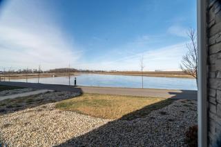 Sunrise Glow Spacious 2BR 2BA 2 King Beds Gym WFH - Whitestown - 0