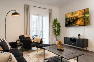 Sunrise Glow Spacious 2BR 2BA 2 King Beds Gym WFH - 8