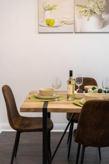 Golden Sun Spacious 1BR Pond View King Bed WFH Gym - 3