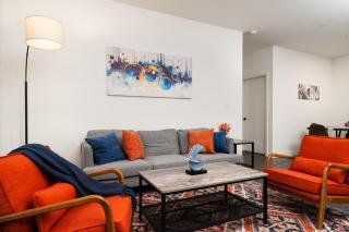 Decadent Haven Spacious 2BR 2BA 2 King Beds WFH GYM - Whitestown - 0