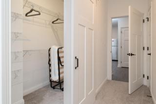 Decadent Haven Spacious 2BR 2BA 2 King Beds WFH GYM - Whitestown - 2