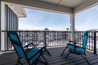 Purple Rain Spacious 2BR 2BA 2 King Beds Gym WFH - Whitestown - 9