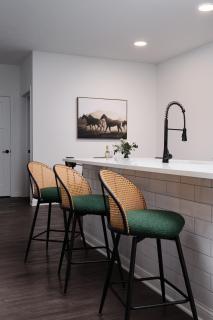 Verdant Retreat 2BR 2BA Spacious 2 KingBeds GymWFH - Whitestown - 5