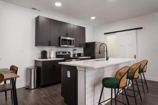 Verdant Retreat 2BR 2BA Spacious 2 KingBeds GymWFH - Whitestown - 2